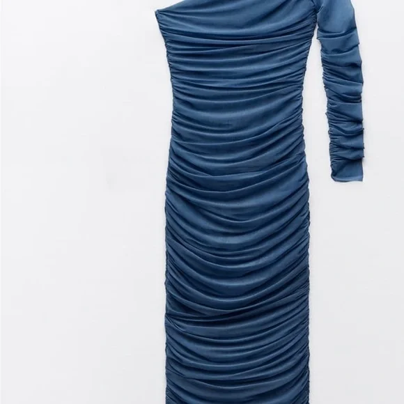 ASYMMETRICAL GATHERED FITTED ORGANZA DRESS
Size Med - Picture 3 of 6